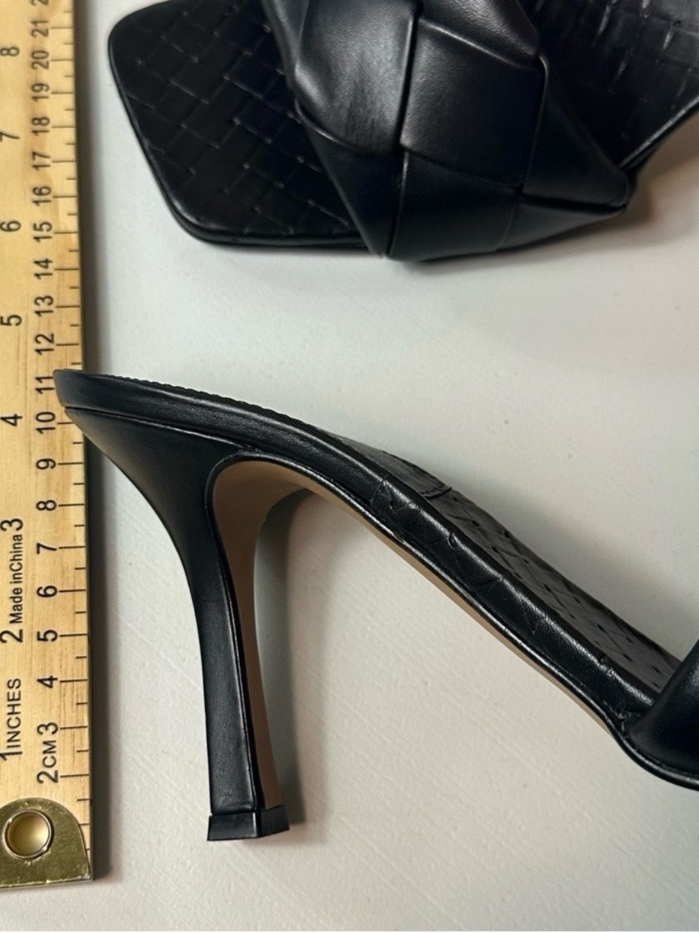 Vince Camuto Women's Brelanie Black Leather Woven Strap Heels Sandal Size 9 - Picture 4 of 7